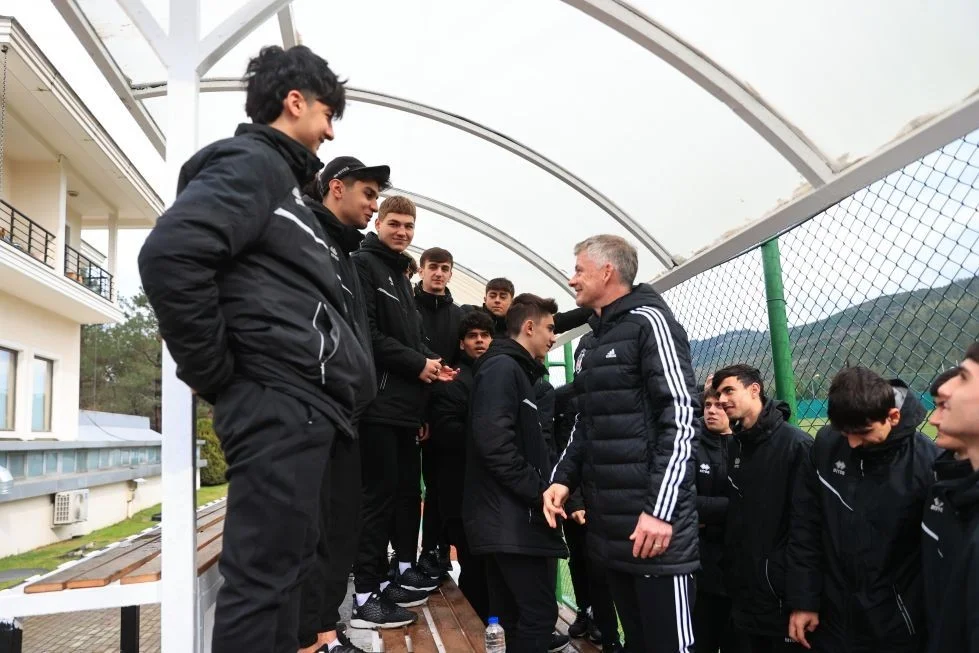 Neftçi nin U 17 komandası Beşiktaş ın məşqində FOTO