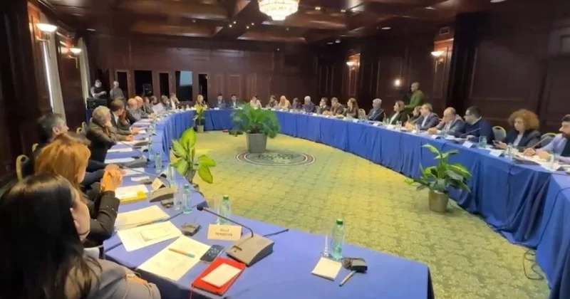 В Ереване начал работу круглый стол Мост мира ВИДЕО