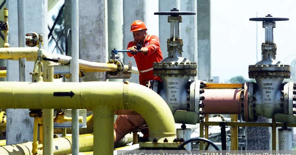Венесуэла планирует передать Chevron и Repsol новые нефтяные участки