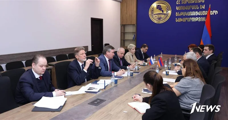 Министр Худатян и посол Копыркин обсудили вопрос продления работы Армянской АЭС