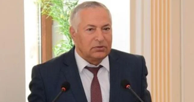 Kimlər gəldi, kimlər keçdi Asif Rüstəmli yazır