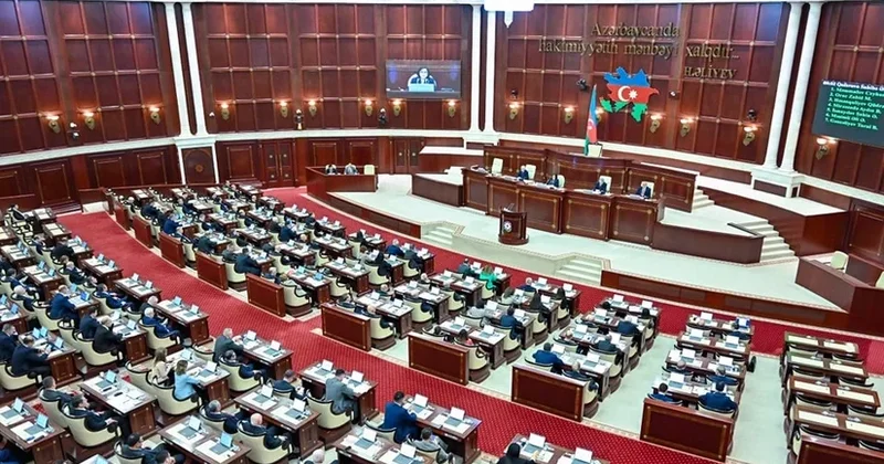 Milli Məclisin plenar iclası başlayıb, bələdiyyələrin illik hesabatına baxılacaq