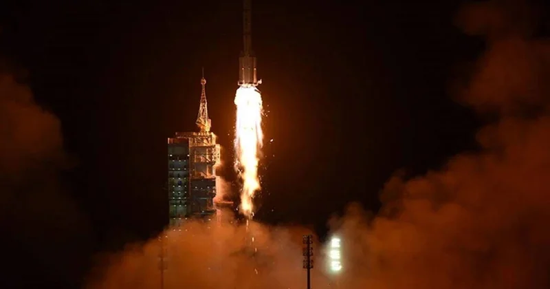 Çin Cielong 3 raketi ilə dənizdən 7 peyk buraxıb