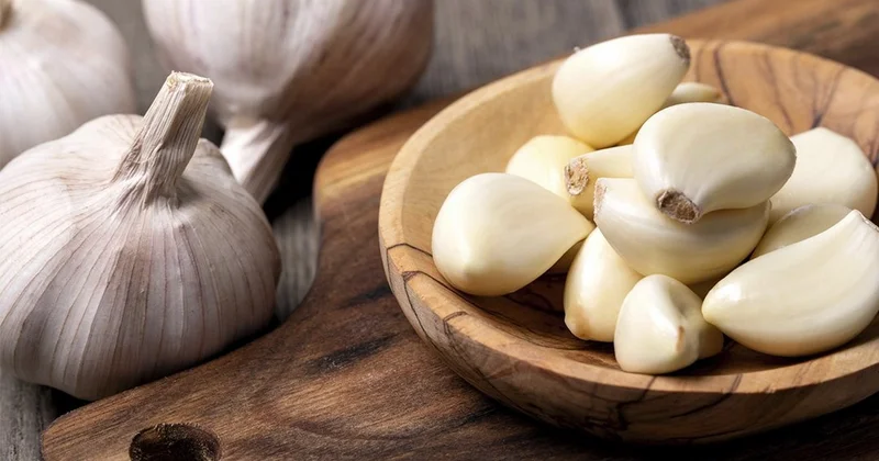 Çoxları yanılır: Cücərmiş sarımsağı yemək olarmı?
