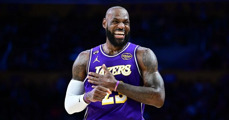 LeBron yenə tarix yazdı VİDEO