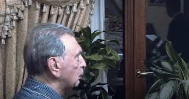 “Eto Mextiyev Ramis, slışite?” O, təqdimatını verdiyi aşpaz, prorab, alverçi icra başçılarından heç nə ilə fərqlənmir