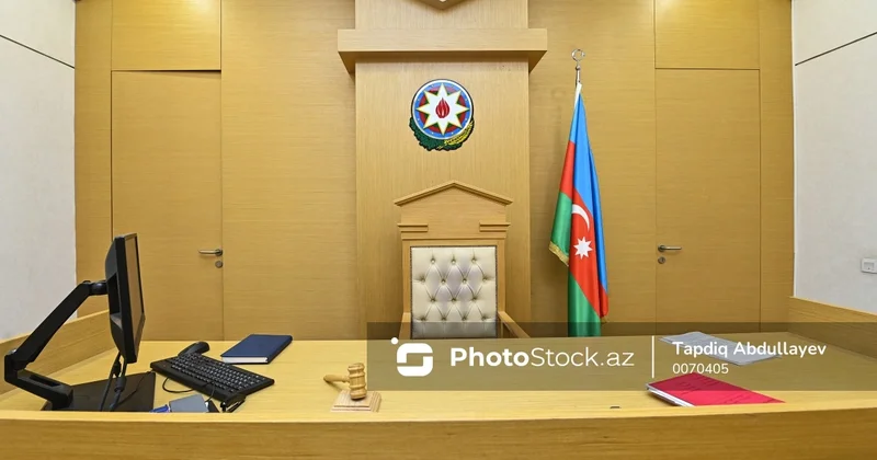 Qanunsuz medallar paylayan təşkilat rəhbərinin əməlləri məhkəmədə araşdırılır