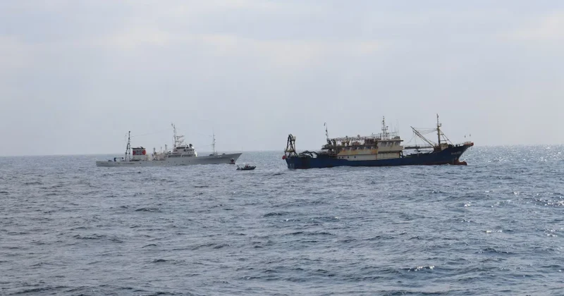 Çin balıqçı gəmisi Yaponiyada saxlanılıb, kapitan həbs edilib