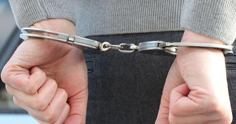 Maklerdən 63 minlik DƏLƏDUZLUQ Həbs edildi