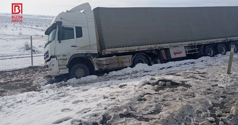 İran TIR ı Ələt Astara yolunda qəzaya düşdü FOTO/VİDEO
