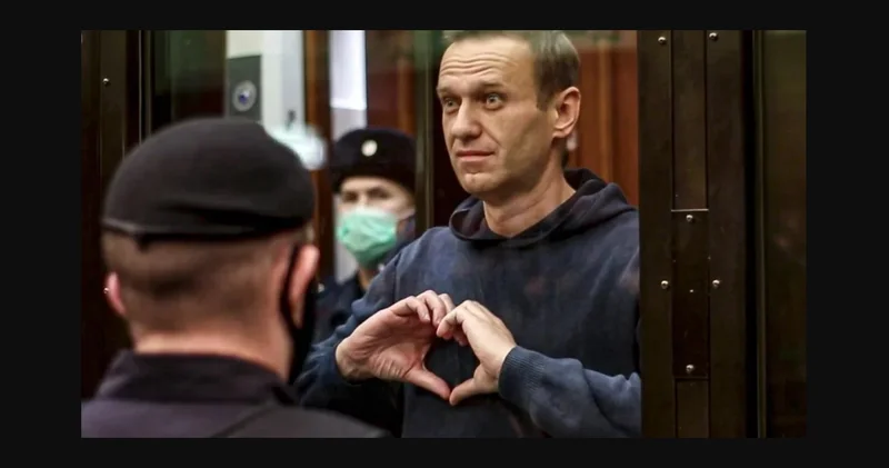 Галстук Навального ушел с молотка за 15 тыс. евро