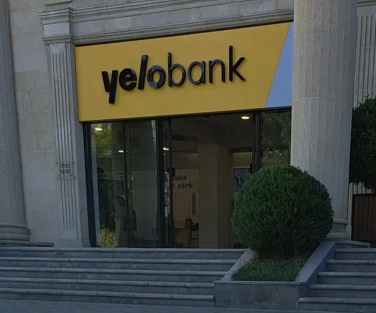 Nə yemək yeyə, nə də danışa bilirəm “Yelo Bank”da çənəsi sındırılan şəxs danışdı