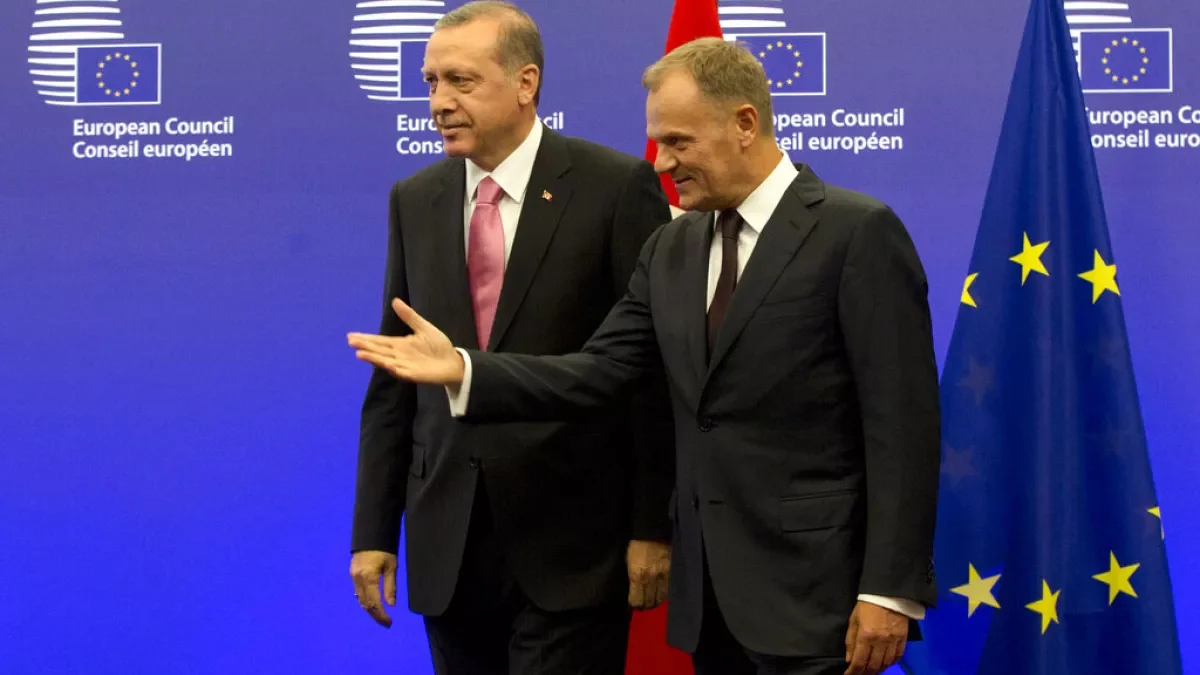 Donald Tusk Türkiyəni Ukraynadakı sülh prosesində əsas rol oynamağa çağırıb