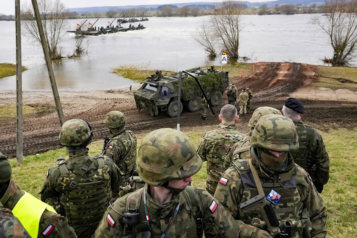 НАТО перебрасывает войска в Боснию