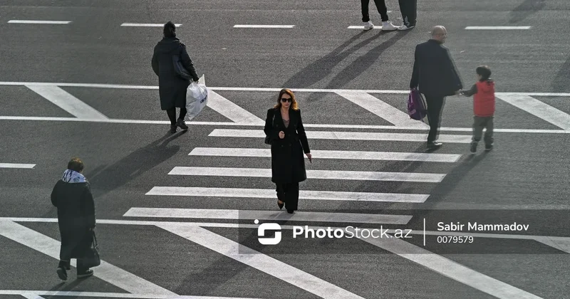 Deputat tıxaca çarə tapdı: Piyadalar yolu 8 10 nəfər toplaşdıqdan sonra keçməlidirlər FOTO