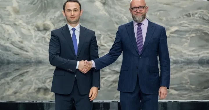 Azərbaycan holdinqilə Asiya Bankı arasında Anlaşma