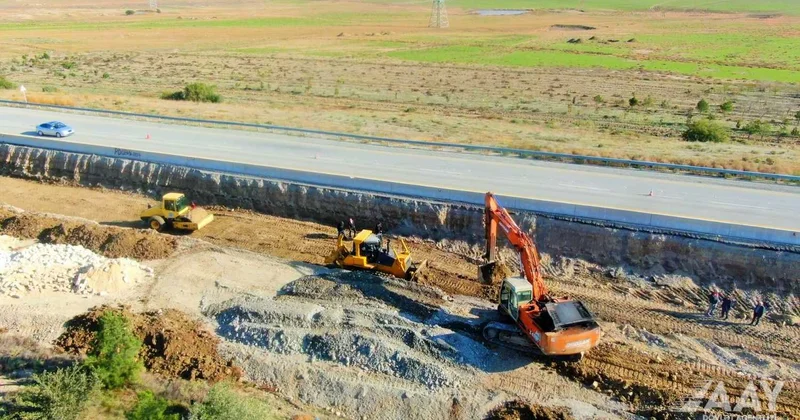 В Шамахы реконструируются межсельские дороги