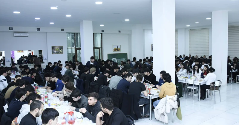 ADAU da Ramazan həmrəyliyi: tələbələr üçün iftar süfrəsi açıldı