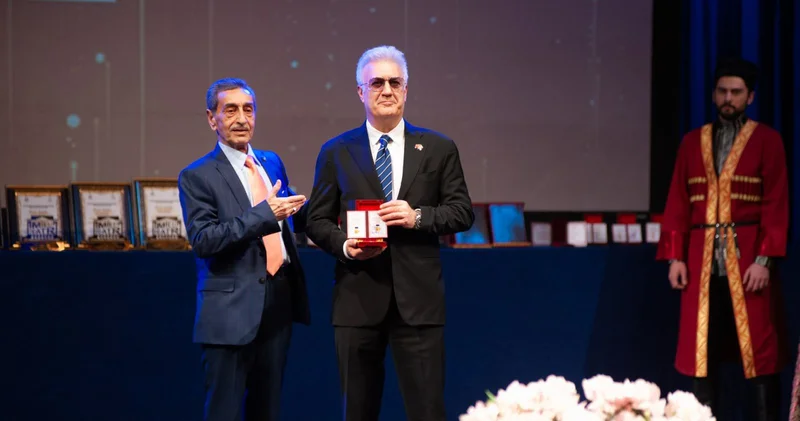 Под светом рампы