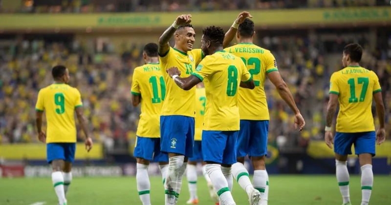 Braziliya millisi yeni formasını təqdim etdi FOTO