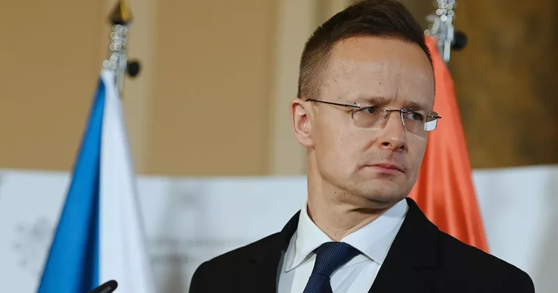 В Венгрии обратили внимание на исчезновение Сийярто