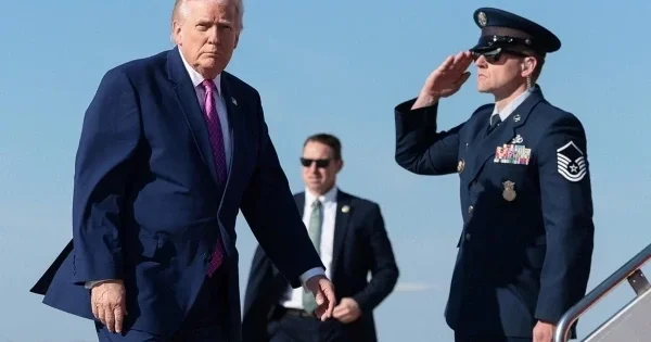 Politico узнало, что склонило Трампа к перемирию с Ираном