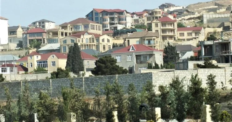 Hansı ərazilərdə tikilən evlərdə çökmə riski daha yüksək ola bilər? ƏMLAK EKSPERTİ AÇIQLADI