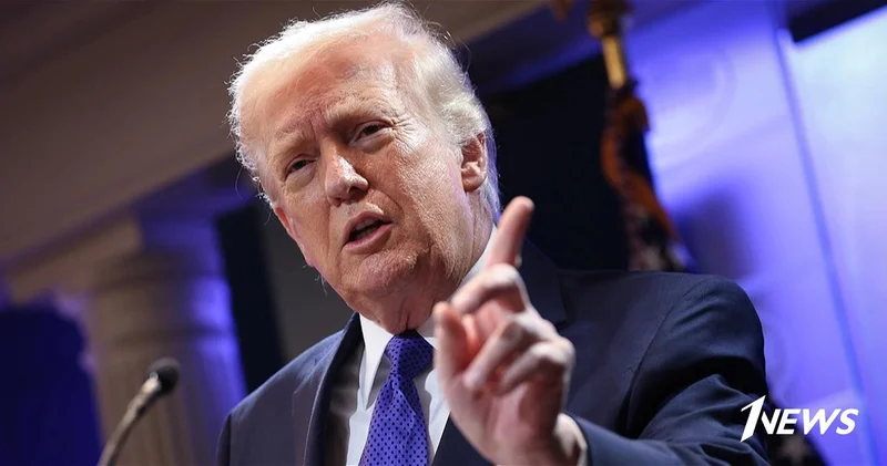 Трамп пригрозил уничтожить корабли Ирана за приближение к блокаде Ормузского пролива