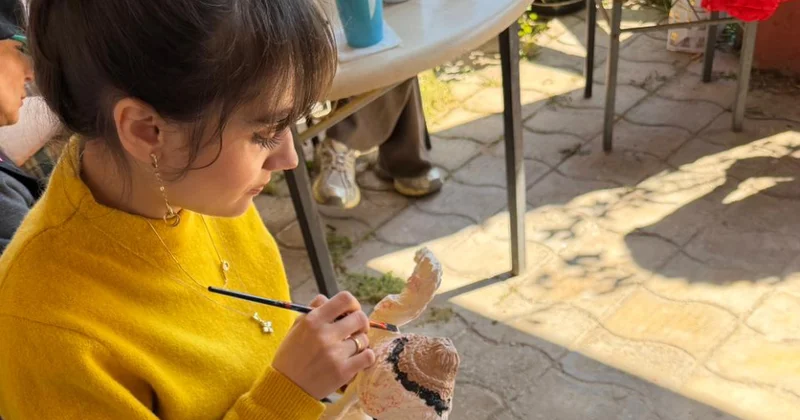Səkkiz rəssam xalça ornamentləri ilə bəzədilmiş “Karvan” yaradıb