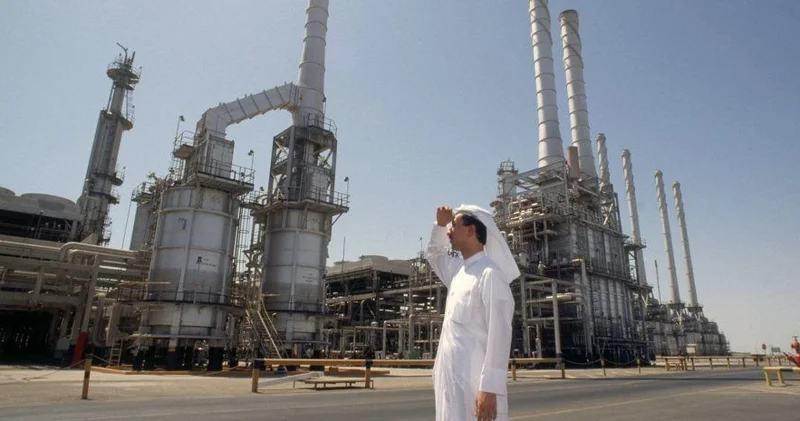 Саудовская Аравия сокращает экспорт нефти в Китай и повышает цены