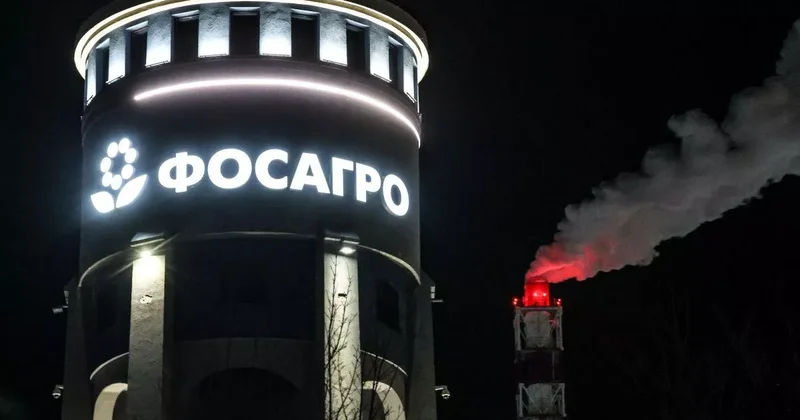 Новини.LIVE: Дроны ВСУ поразили химзавод ФосАгро в России