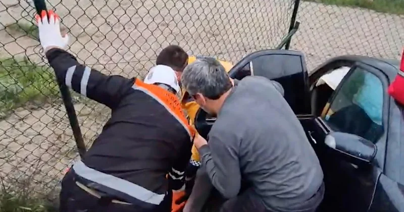 Сотрудники МЧС извлекли пострадавших из автомобилей после ДТП ВИДЕО