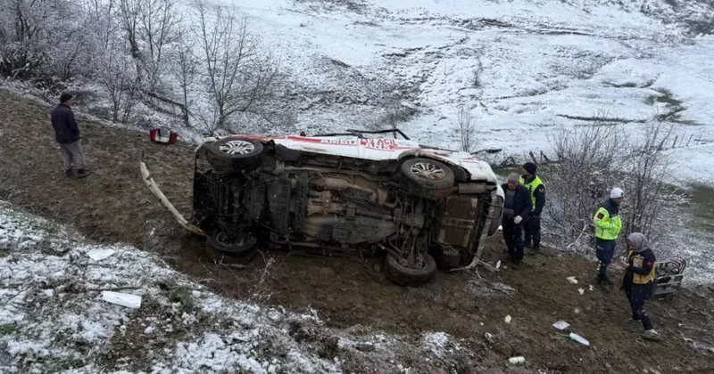 В Турции перевернулась карета скорой помощи: есть погибший ФОТО