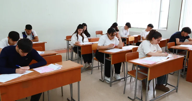 Naxçıvanda XI siniflərin dördüncü buraxılış qiymətləndirmə monitorinqində 4 minə yaxın şagird iştirak edib