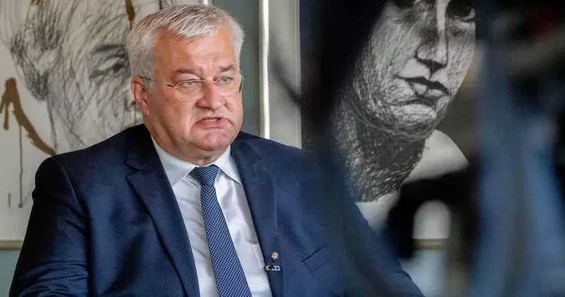 Сибига: Мы поздравляем венгерский народ с прозрачными выборами