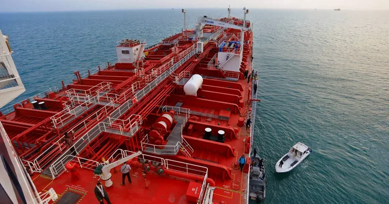 Иран хранит 21 миллион баррелей нефти на плавучем хранилище в Оманском заливе