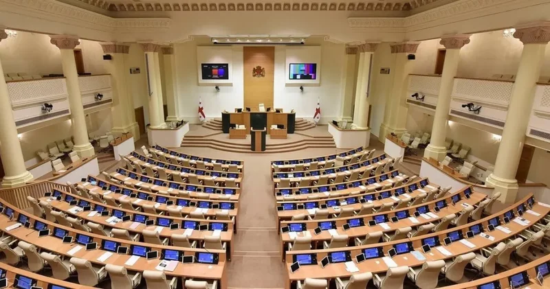 Конституционный суд Грузии сможет аннулировать партии