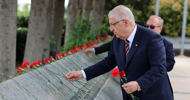 Яшар Гюлер посетил Аллею шехидов и Парк Победы