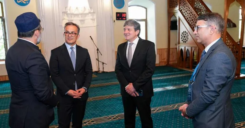 Komitə sədri Qəbələ şəhərindəki məscidlərin fəaliyyəti ilə tanış olub