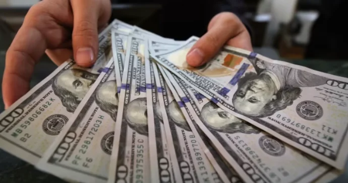 Dollardan imtina edilir Azərbaycanın isə... TƏFƏRRÜAT