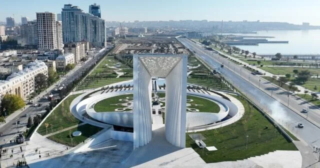 Yaşar Gülər Bakıda Zəfər parkını ziyarət etdi