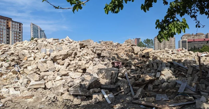 Bakıda 128 yaşlı tarixi bina sökülüb? FOTO