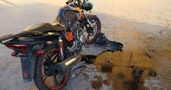 “İsuzu” motosikletlə toqquşdu: ölən var