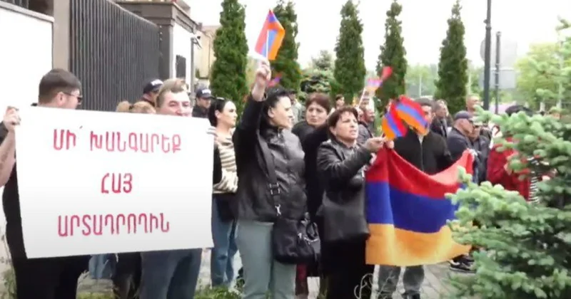 Армяне протестуют у посольства Грузии видео