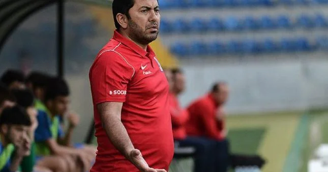 “Necə olur ki, hər yerdə futbolçu çıxır, Azərbaycanda yox?”