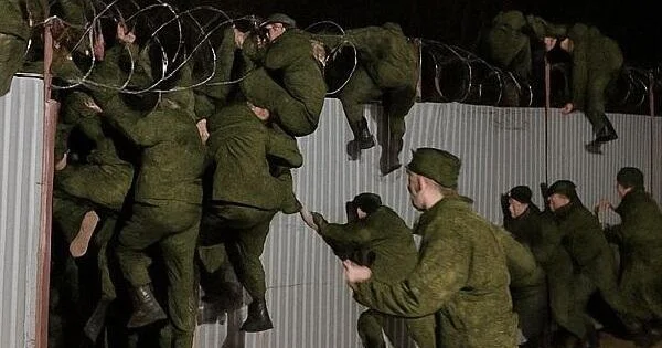 Rus hərbçiləri poliqondan qaçdılar