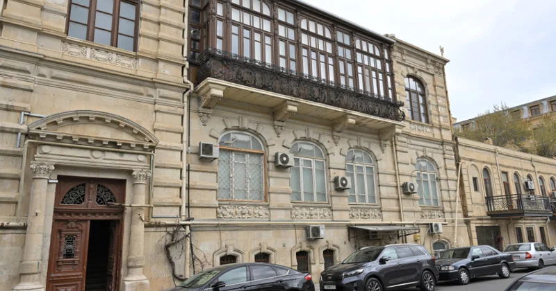 Mən turist olsaydım Rza bəy Əlibəyovun malikanəsi