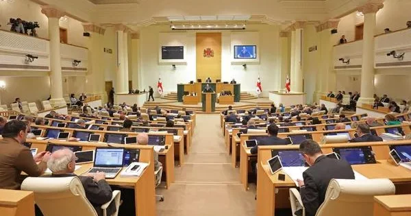 Parlament siyasi partiyaların qadağan edilməsi ilə bağlı qanun layihəsini təsdiqlədi