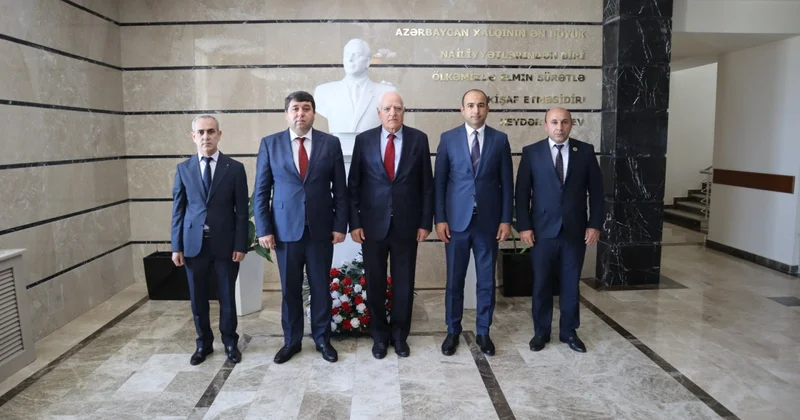 YAP Yasamal rayon təşkilatı Heydər Əliyevlə bağlı konfrans keçirib FOTOLAR