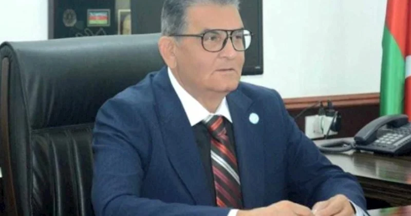 SSRİ bayrağı qaldıran sədr:
